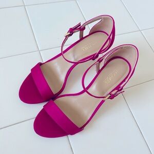 Michael Kors strip sandal (size 6)